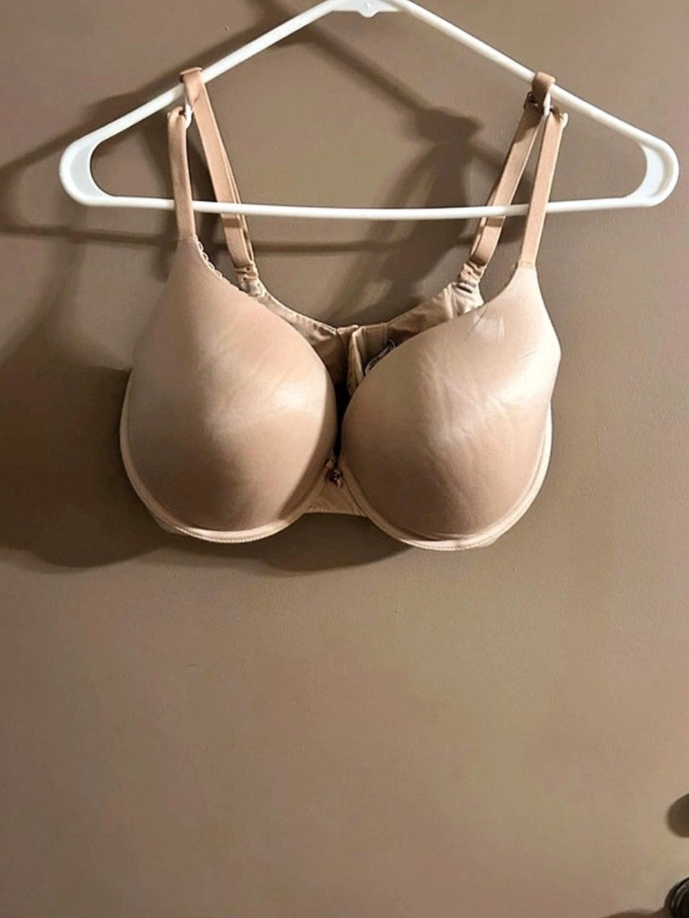 Victoria's Secret Beige Bra Size 36DD NWT